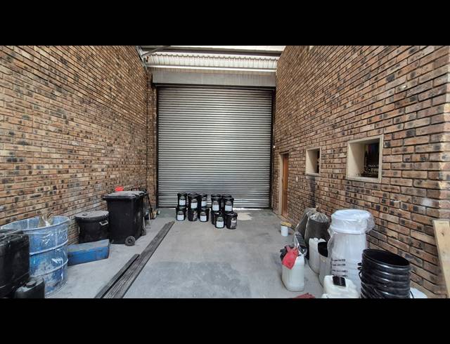 1,800M² FACTORY FOR SALE IN ANDERBOLT